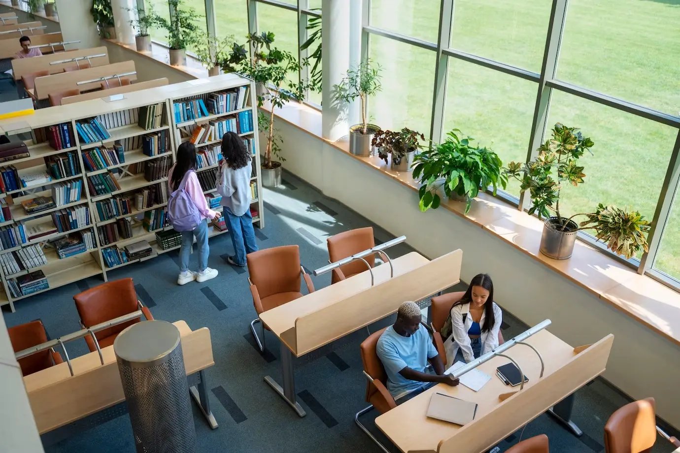 alunos-aprendendo-na-biblioteca