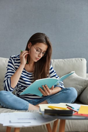 aluna-estudando-para-vestibular