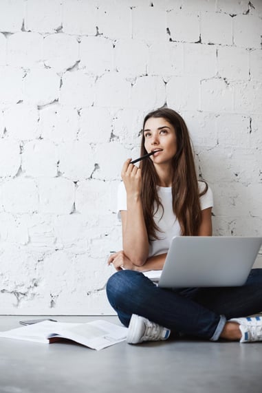 jovem-pesquisando-como-usar-nota-do-enem