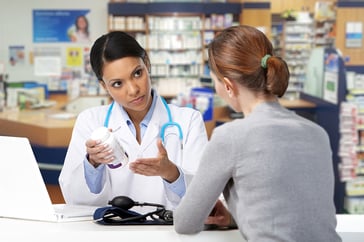 farmaceutico-atuando-em-farmacia-clinica