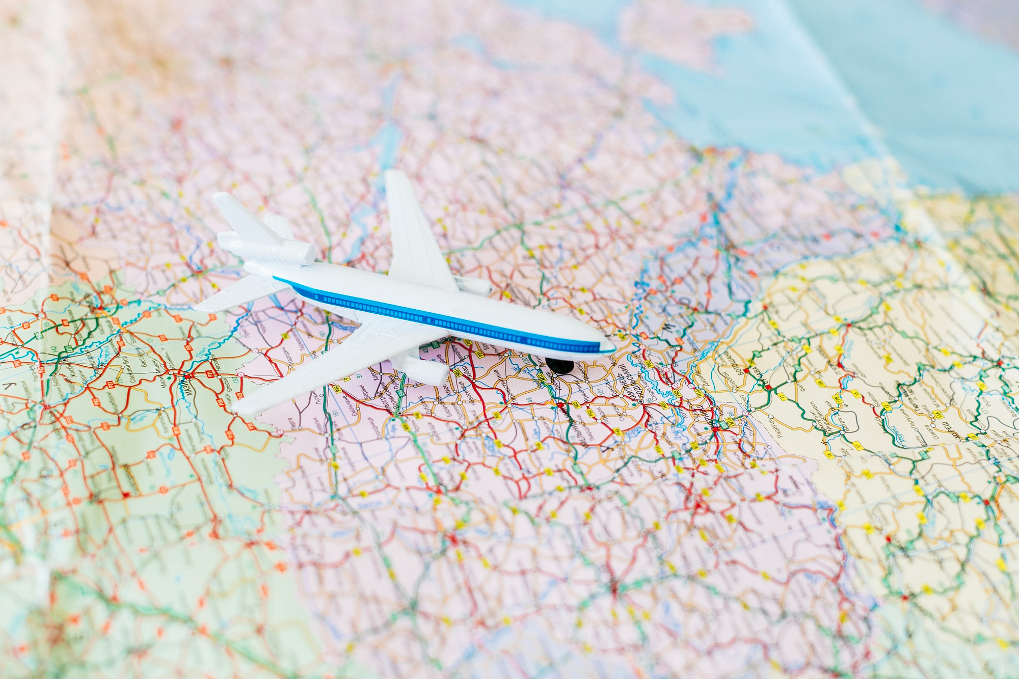 aviao-com-intercambistas-em-mapa-mundial