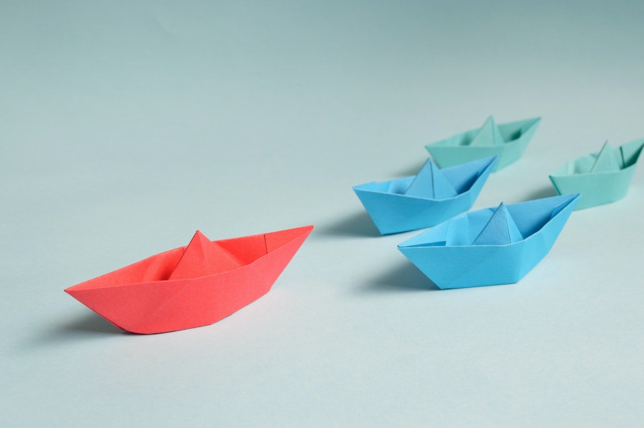 barcos-coloridos-organizados-por-lideranca
