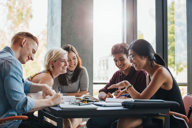 estudo-em-grupo-para-o-vestibular-beneficios-e-desafios