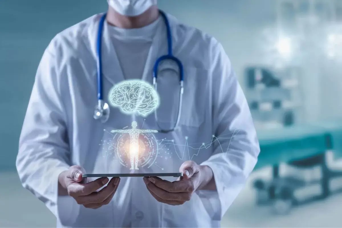 Médico usando inteligência artificial para diagnóstico por imagem