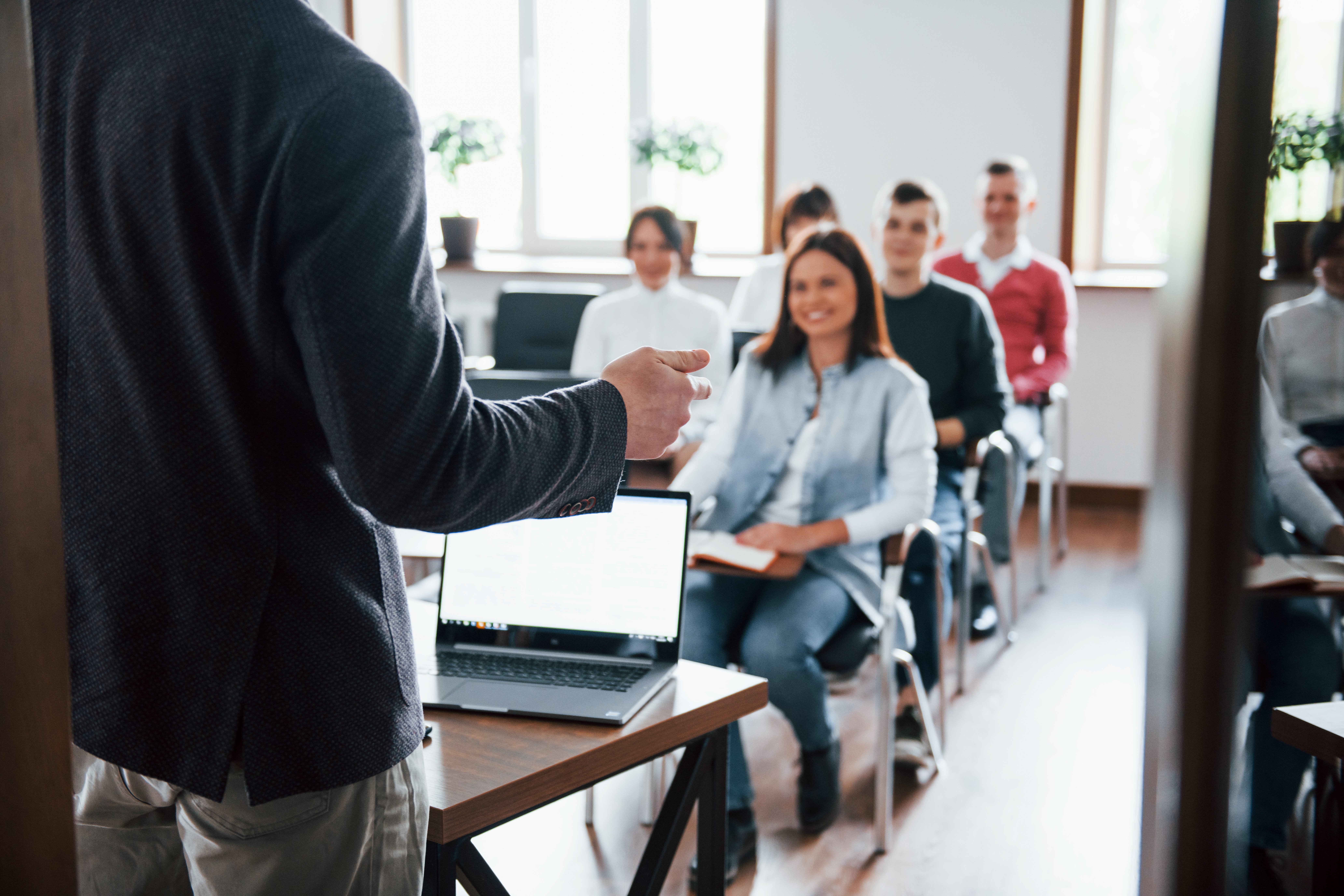 grupo de alunos em classe de aula