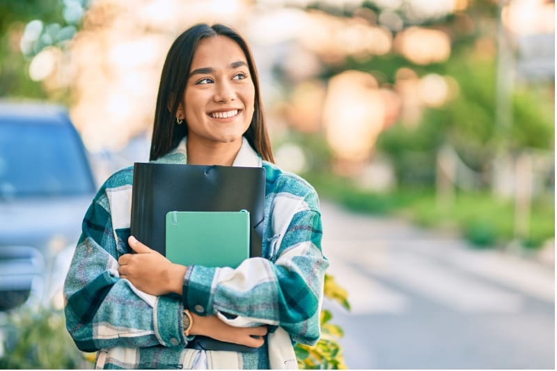 vantagens-e-desafios-de-estudar-no-exterior (1)