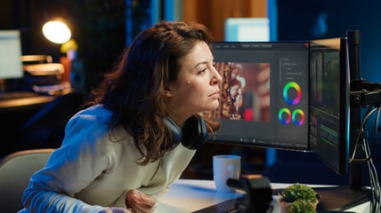 designer criando efeitos visuais