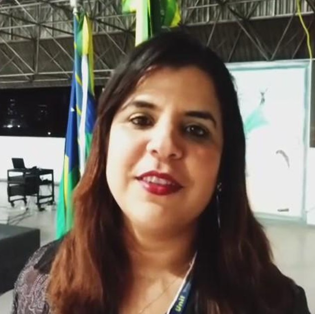 Elayne Emilia Santos Souza